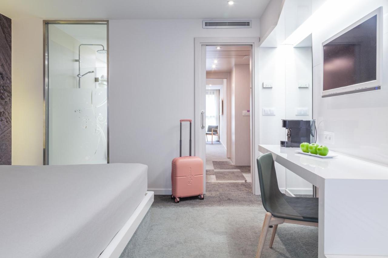 Family Junior Suite (2 Adults + 2 Children),1347400817:JPEG