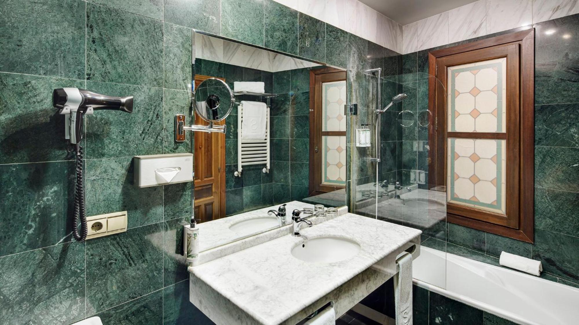 Double Room,1436511868:JPEG